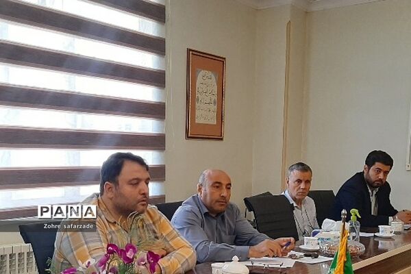 برگزاری کارگروه میزکار رتبه‌بندی معلمان در آموزش و پرورش رودهن