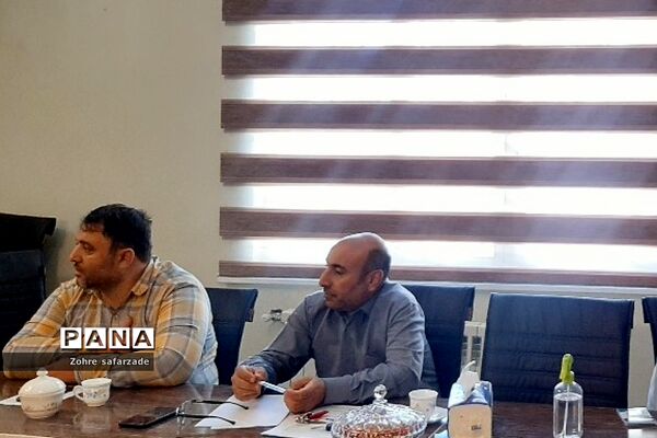 برگزاری کارگروه میزکار رتبه‌بندی معلمان در آموزش و پرورش رودهن