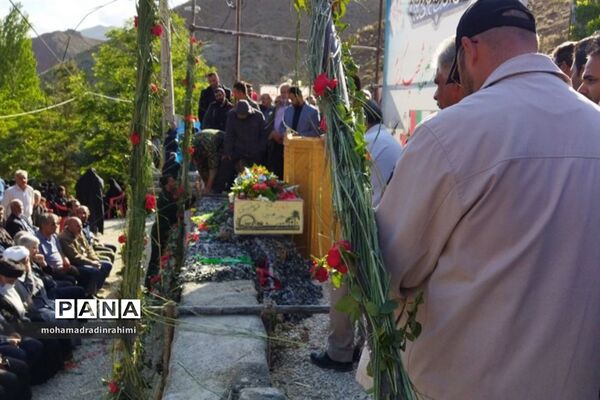 تشییع پیکر شهید گمنام در روستای انزهای شهرستان فیروزکوه