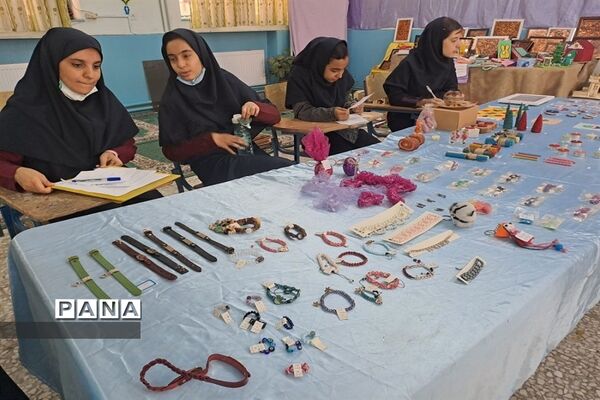 برگزاری نمایشگاه کار و فناوری  دبیرستان سیزده آبان ناحیه یک کرج