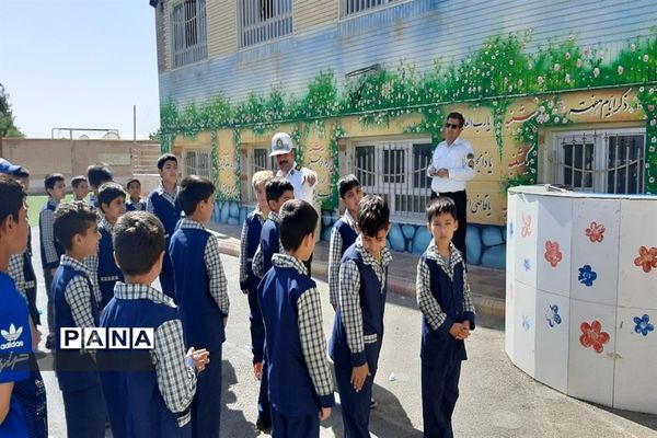 آموزش قوانین راهنمایی و رانندگی در دبستان الجواد