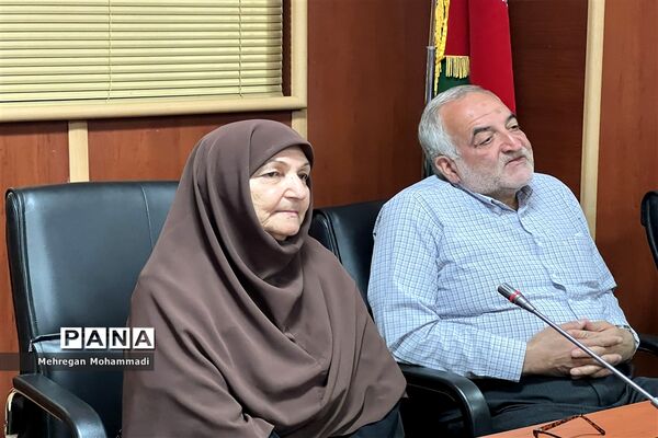 نشست صمیمانه عوامل ستادی و اجرایی جشن سالروز تاسیس سازمان دانش‌آموزی