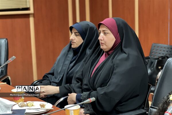 نشست صمیمانه عوامل ستادی و اجرایی جشن سالروز تاسیس سازمان دانش‌آموزی