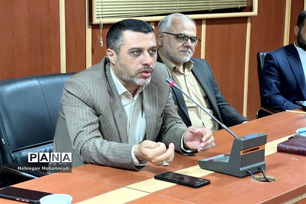 نشست صمیمانه عوامل ستادی و اجرایی جشن سالروز تاسیس سازمان دانش‌آموزی