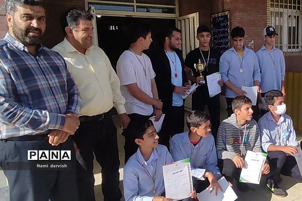تقدیر از دانش‌آموزان و دبیران در دبیرستان امام علی(ع)۲_رودهن
