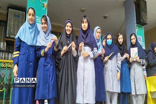 گرامیداشت هفته کرامت و تقدیر از دانش‌‌آموزان فعال نماز و مسابقات قرآنی مدرسه شایستگان ملارد