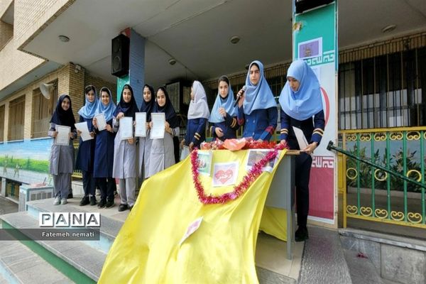 گرامیداشت هفته کرامت و تقدیر از دانش‌‌آموزان فعال نماز و مسابقات قرآنی مدرسه شایستگان ملارد