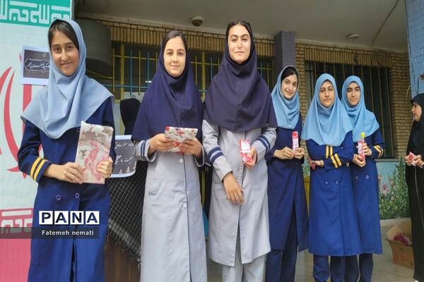 گرامیداشت هفته کرامت و تقدیر از دانش‌‌آموزان فعال نماز و مسابقات قرآنی مدرسه شایستگان ملارد