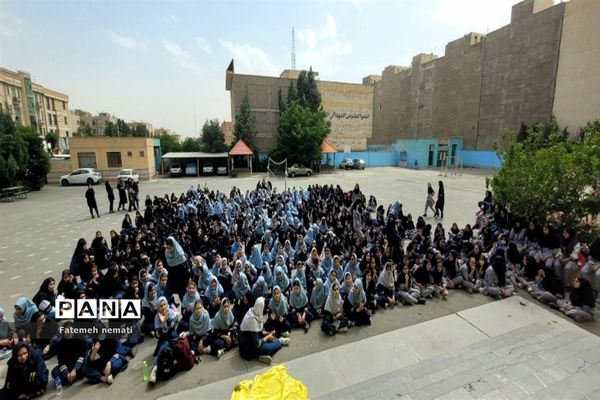 گرامیداشت هفته کرامت و تقدیر از دانش‌‌آموزان فعال نماز و مسابقات قرآنی مدرسه شایستگان ملارد