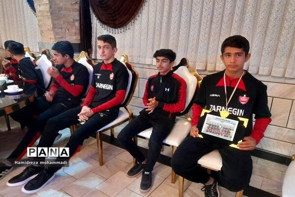 جشن قهرمانی تیم نونهالان پرسپولیس قائمشهر