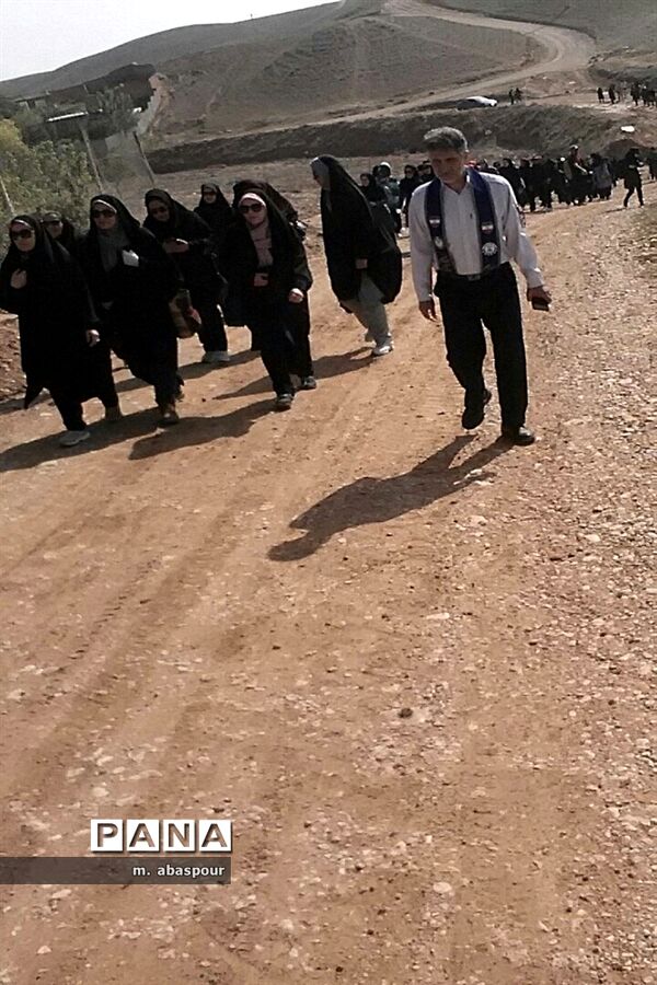 پیاده‌روی به‌مناسبت هفته سازمان دانش‌آموزی شهرستان بجنورد