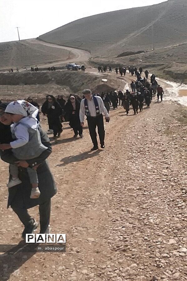 پیاده‌روی به‌مناسبت هفته سازمان دانش‌آموزی شهرستان بجنورد