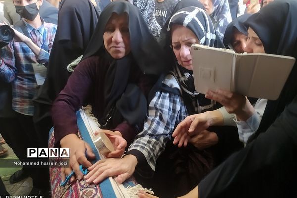 اهدای ۱۶۰۰ متر فرش دستباف به حرم حضرت معصومه (س)