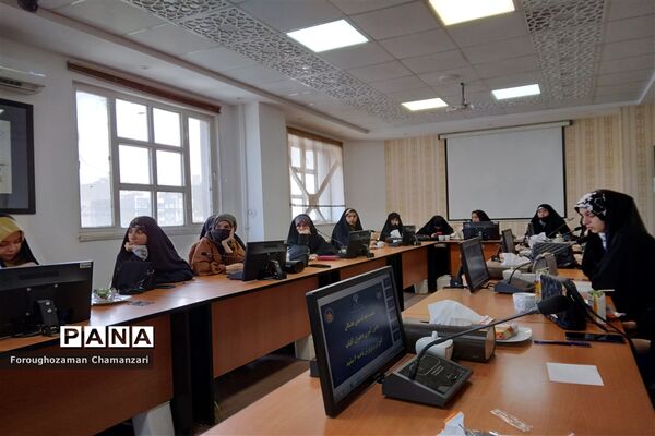 نشست هم‌اندیشی نخبگان دانش‌آموزی آموزش و پرورش ناحیه۶ به مناسبت روز دختر