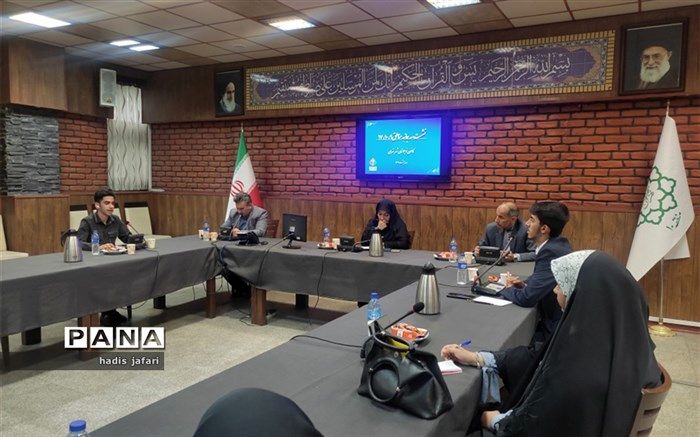 نوجوانان ایرانی باید در راه پیشرفت خود و جامعه ایران‌ نقش فعال‌تری داشته باشند