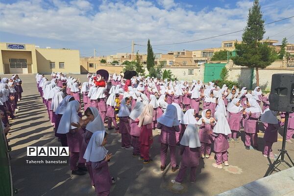 برپایی جشن روز دختر در دبستان دخترانه عفت ناحیه یک یزد