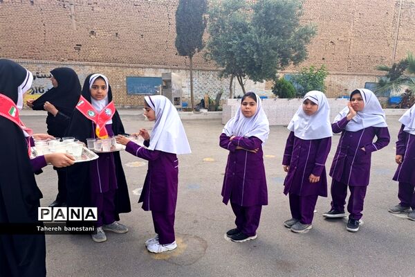 برپایی جشن روز دختر در دبستان دخترانه عفت ناحیه یک یزد