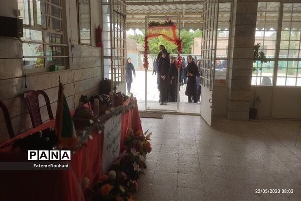 اهدای جوایز به دانش‌‌آموزان به‌مناسبت روز دختر در شهرستان خلیل‌آباد