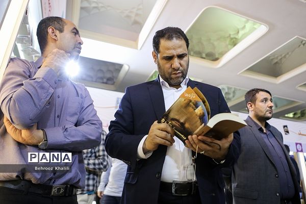 بازدید سرپرست وزارت آموزش و پرورش از نمایشگاه کتاب تهران
