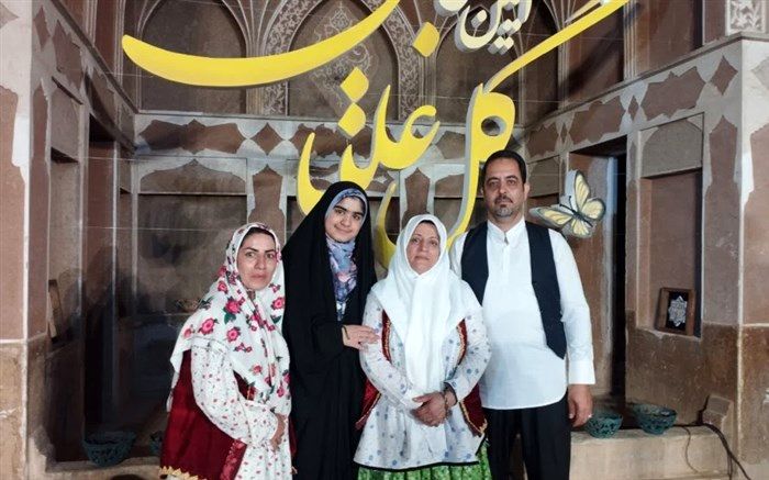 آئین ملی گل غلتان در خانه  تاریخی آل یاسین در کاشان برگزار شد