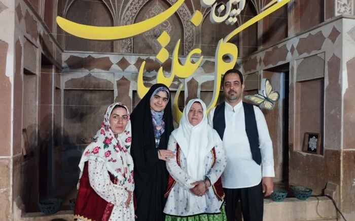 آئین ملی گل غلتان در خانه  تاریخی آل یاسین در کاشان برگزار شد