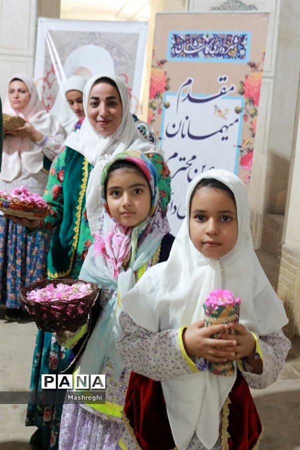 آیین ملی گل غلتان در خانه  تاریخی آل یاسین کاشان