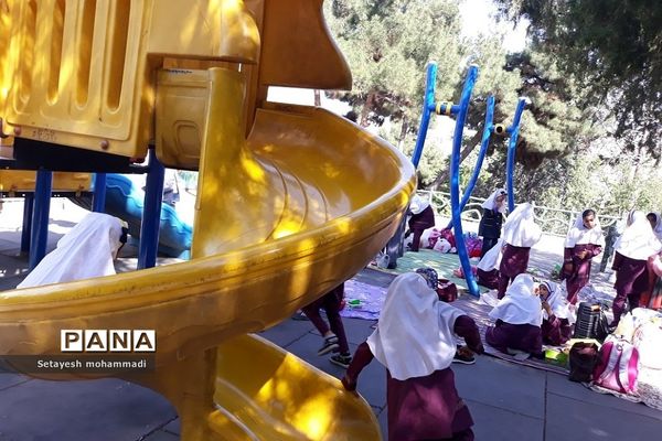 اردوی دانش‌آموزان دبستان حضرت زهرا(س) ۲ رودهن در آخرین روز سال تحصیلی