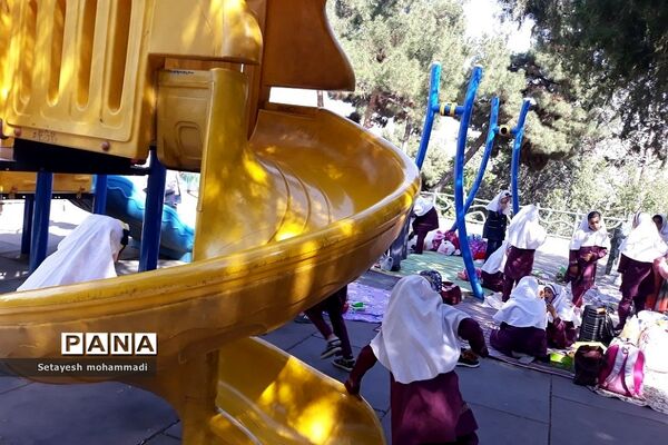 اردوی دانش‌آموزان دبستان حضرت زهرا(س) ۲ رودهن در آخرین روز سال تحصیلی