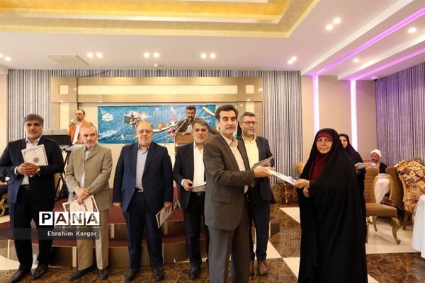 آیین تجلیل از معلمان نمونه استانی، منطقه‌ای و پژوهنده منطقه ۵