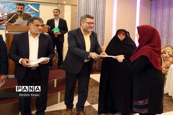 آیین تجلیل از معلمان نمونه استانی، منطقه‌ای و پژوهنده منطقه ۵