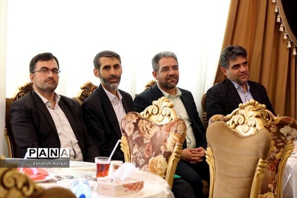 آیین تجلیل از معلمان نمونه استانی، منطقه‌ای و پژوهنده منطقه ۵