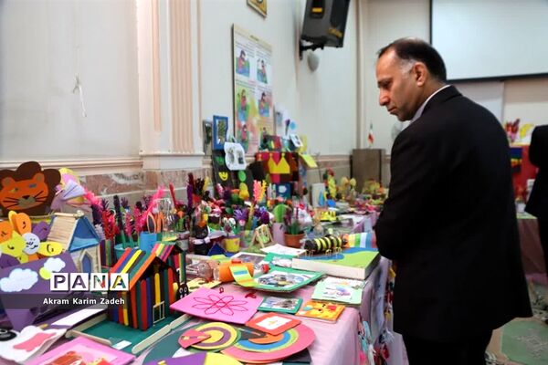 نمایشگاه دست‌سازه‌های دانش‌آموزان شهرستان اسلامشهرمبتنی برمحتوای مجلات رشد