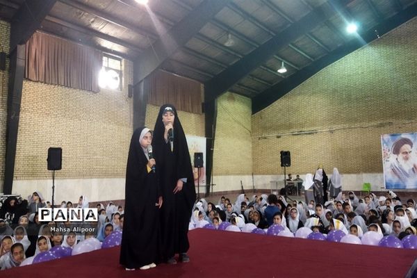 برگزاری جشن روز دختر در سالن ورزشی هفت تیر شهرستان قرچک