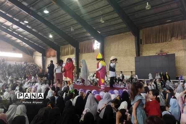 برگزاری جشن روز دختر در سالن ورزشی هفت تیر شهرستان قرچک