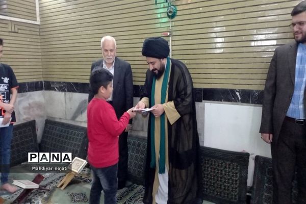 جلسات هفتگی معرفتی و اخلاقی امام جمعه رودهن با نوجوانان و جوانان