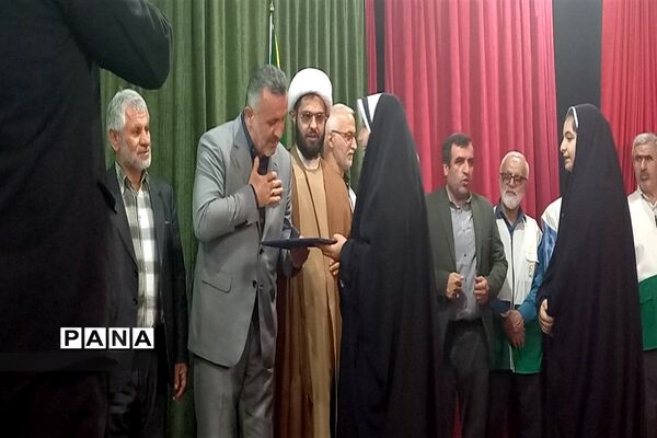 مراسم تجلیل از دانش‌آموزان دختر حافظ جزء ۳۰ قرآن کریم در محمودآباد