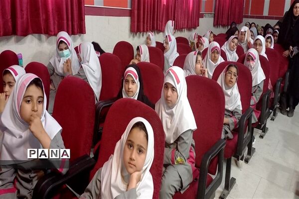 مراسم تجلیل از دانش‌آموزان دختر حافظ جزء ۳۰ قرآن کریم در محمودآباد