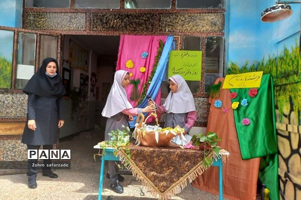 مراسم روز دختر و ولادت حضرت معصومه(س) در دبستان پروین اعتصامی رودهن