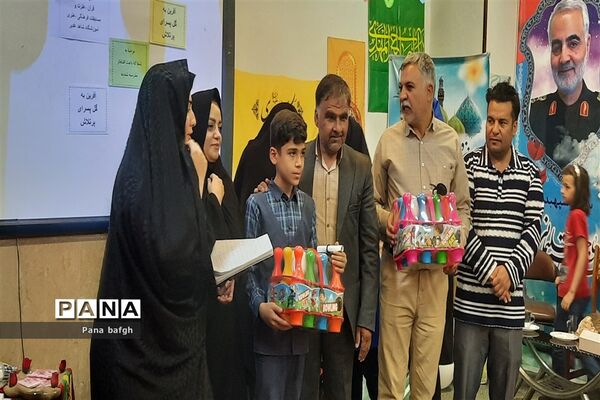 تجلیل از برگزیدگان مسابقات قرآنی و ‌فرهنگی آموزشگاه شاهد غدیر بافق