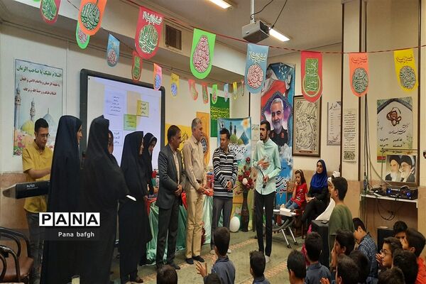 تجلیل از برگزیدگان مسابقات قرآنی و ‌فرهنگی آموزشگاه شاهد غدیر بافق