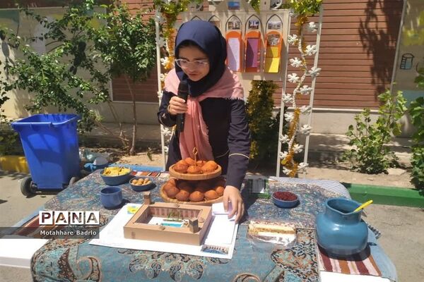 کارسوق ایران زیبا در دبیرستان فرزانگان اسلامشهر
