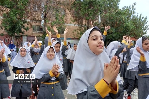 مراسم روز دختر در مدرسه دخترانه ریحانه‌النبی شهرستان قرچک‌