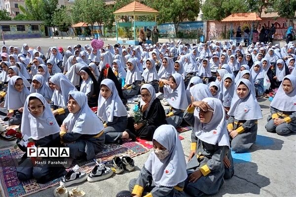 مراسم روز دختر در مدرسه دخترانه ریحانه‌النبی شهرستان قرچک‌