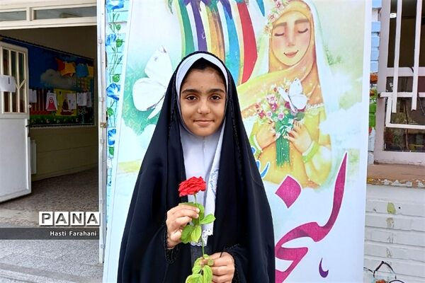 تقدیر از دختران باحجاب فاطمی مدرسه شاهد ریحانه‌النبی شهرستان قرچک‌