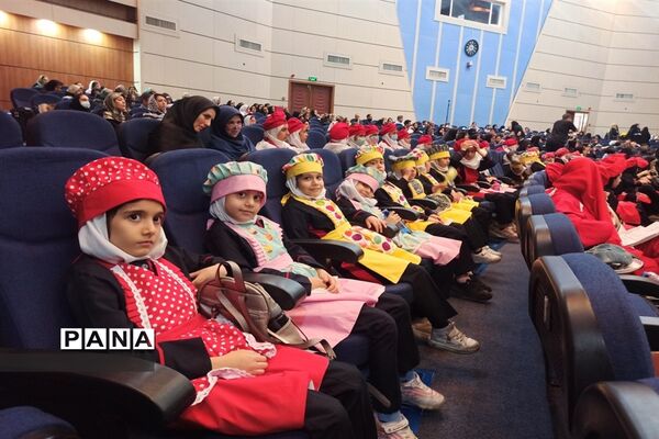 جشن هدف‌گذاری در راستای گفتمان‌سازی مدارس ابتدایی منطقه دو