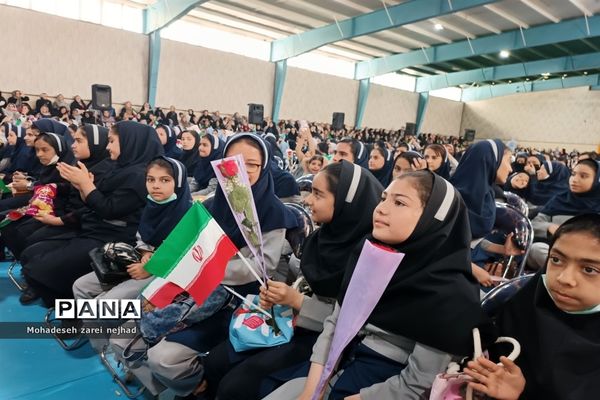 جشن بزرگ «دختران سرزمین من» در سالن بانوان شهرداری شهرستان قرچک