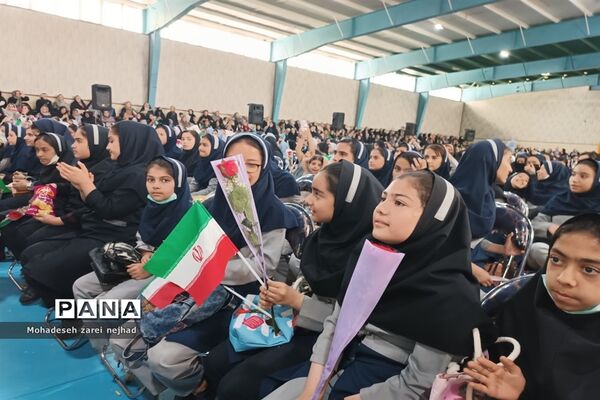 جشن بزرگ «دختران سرزمین من» در سالن بانوان شهرداری شهرستان قرچک