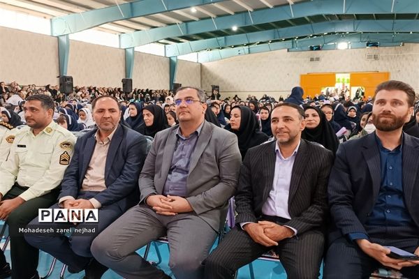 جشن بزرگ «دختران سرزمین من» در سالن بانوان شهرداری شهرستان قرچک