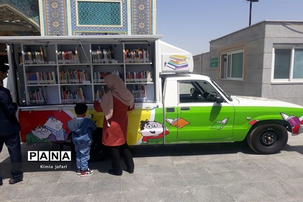 افتتاحیه کتابخانه‌ سیار پیک دانایی ۱۱ شهدای طرقبه‌