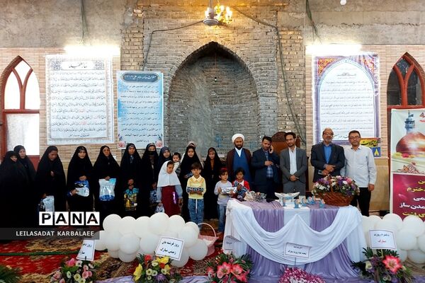 تجلیل از دختران شهدای مدافع حرم فشافویه در روز دختر